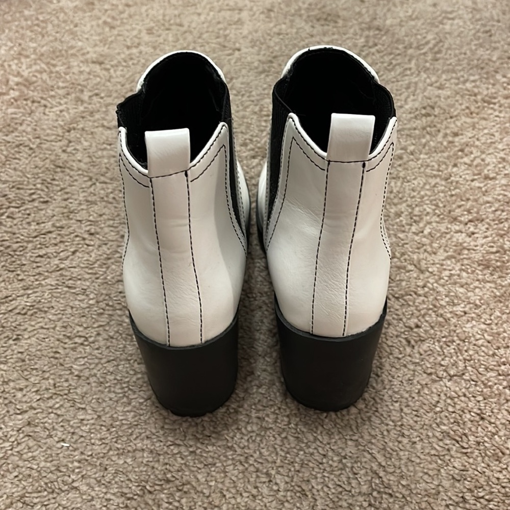 White boots - Picture 2 of 4